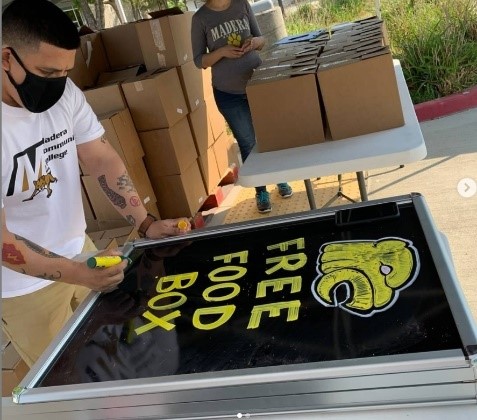 MCC Students handing out food